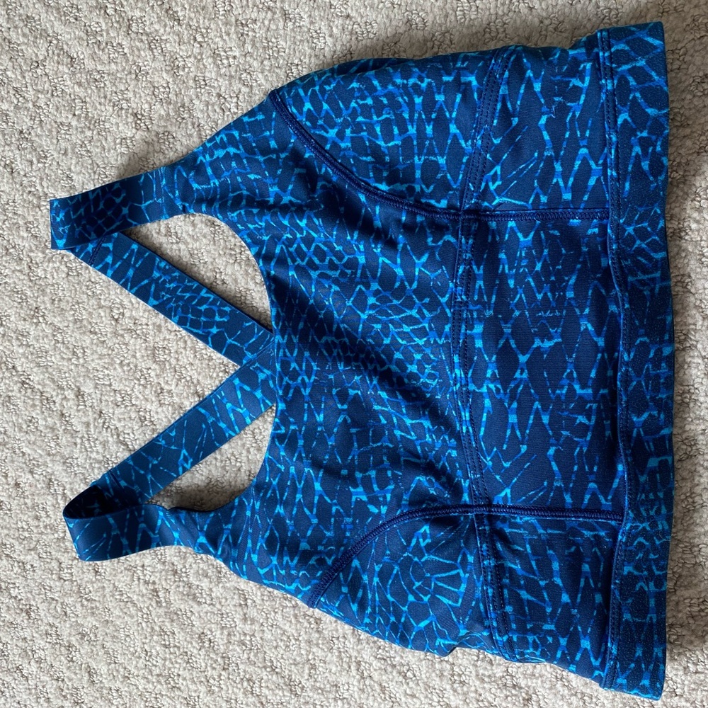 Lululemon long line/crop top blue sports bra 4